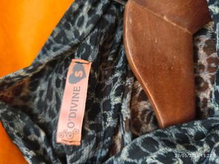 Blusa leopardo negra y gris / Nueva sin etiqueta.