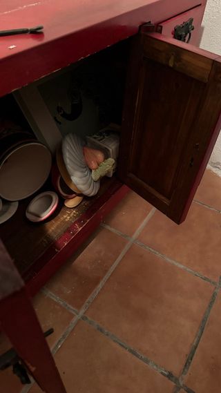 Cómoda roja estilo oriental