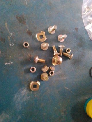 Tornillos y amarres púas batlle