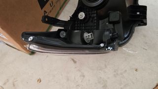 Faro Toyota Hilux Izquierdo 11-15