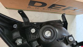 Faro Toyota Hilux Izquierdo 11-15