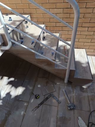 Azulejos escalera exterior 632771722 moja