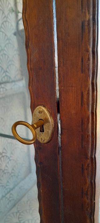 Alacena vitrina antigua de madera