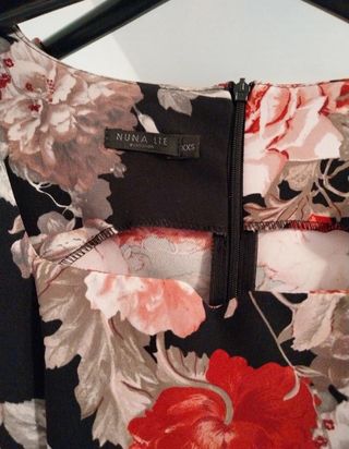 Vestito floreale nero e rosso