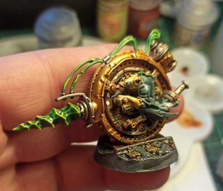 Pintor mercenario de miniaturas.