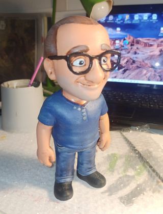 Pintor mercenario de miniaturas.