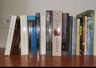 Arturo Pérez Reverte. Varias obras. Dieciséis.