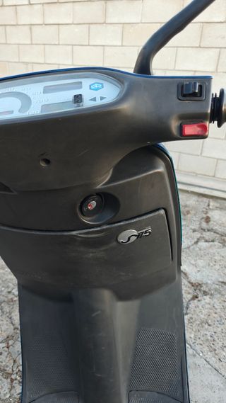 Piaggio Sfera 75cc - Scooter Azul