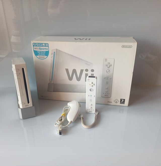Nintendo Wii Pack Completo - Wii Remote e Nunchuck