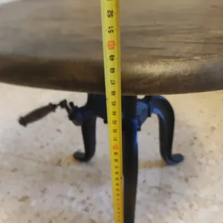 Mesa industrial redonda - hierro forjado y madera
