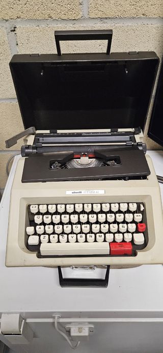 Olivetti Lettera 42 - Máquina de escribir