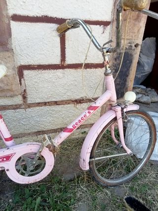 Bicicleta antigua rosa