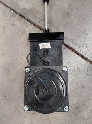 Tiradores grises autocaravana