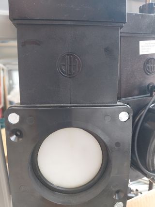 Tiradores grises autocaravana