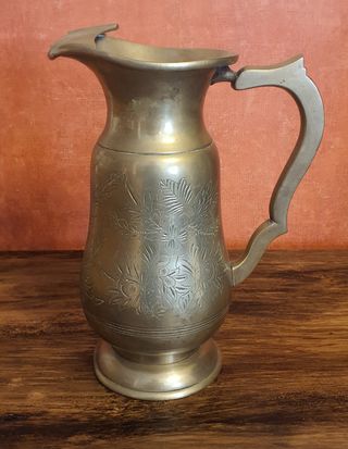 Jarra latón árabe antigua