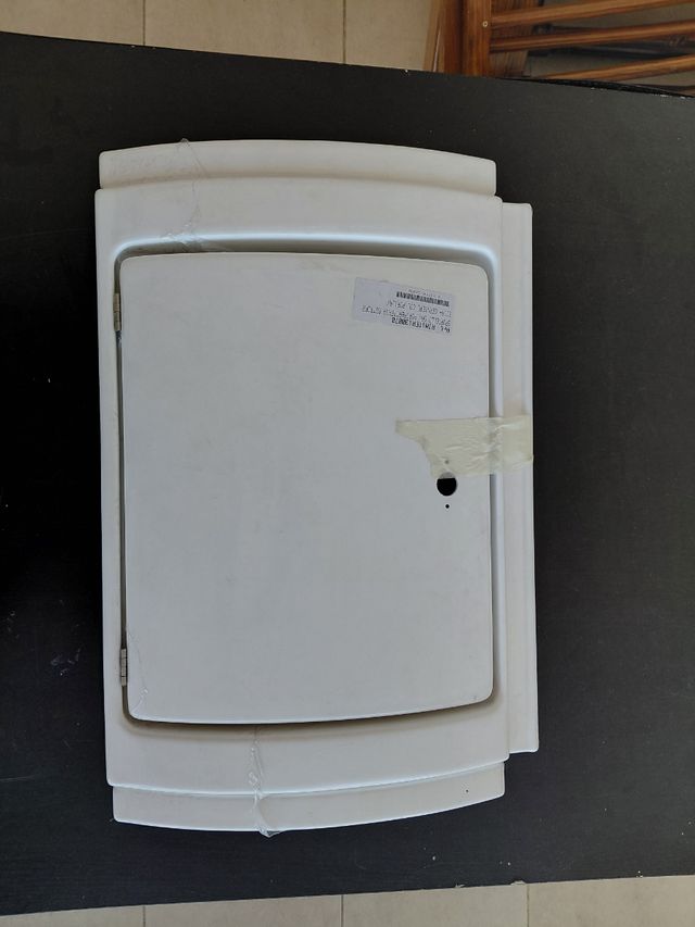 Puerta batería autocaravana Rimor