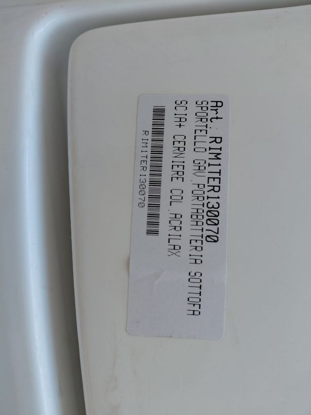 Puerta batería autocaravana Rimor