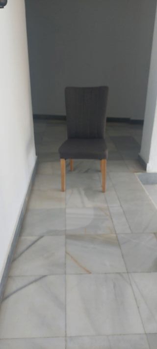Silla gris respaldo alto