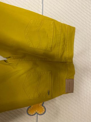 Pantalones pitillo amarillos indi & cold