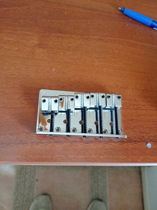 Puente para bajo de 5 cuerdas