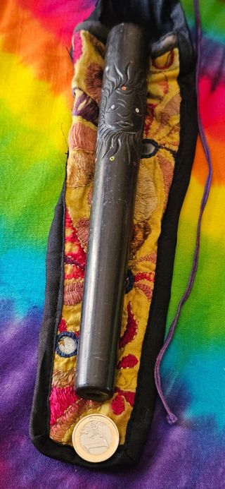 Chillum in terracotta intagliato a mano