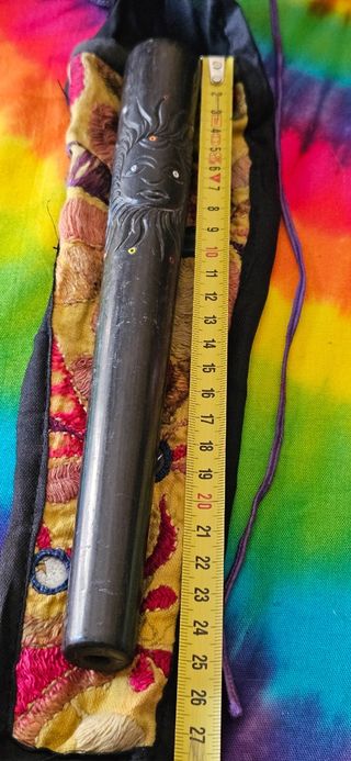 Chillum in terracotta intagliato a mano