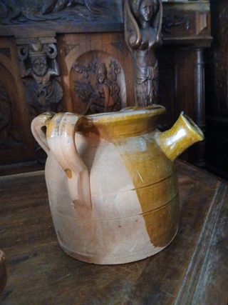 Ordeño de cerámica marrón