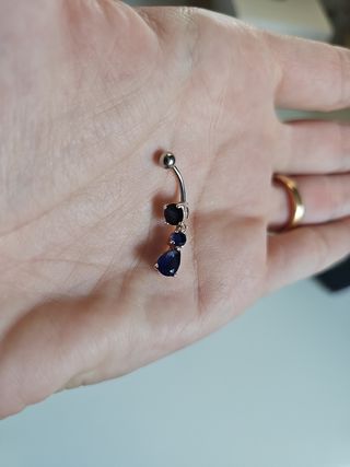 Piercing ombelico blu e argento