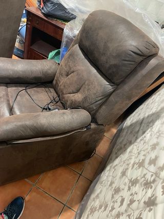 Sillón reclinable eléctrico marrón
