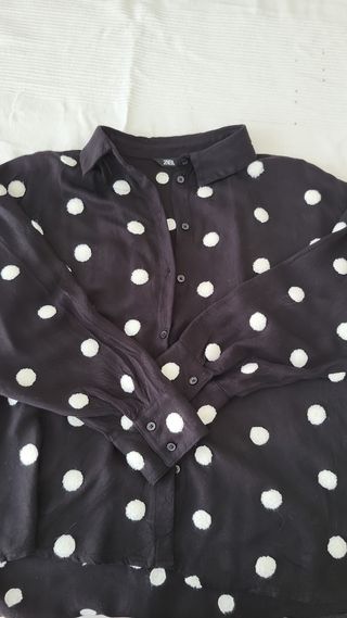 Camisa negra Zara - lunares blancos