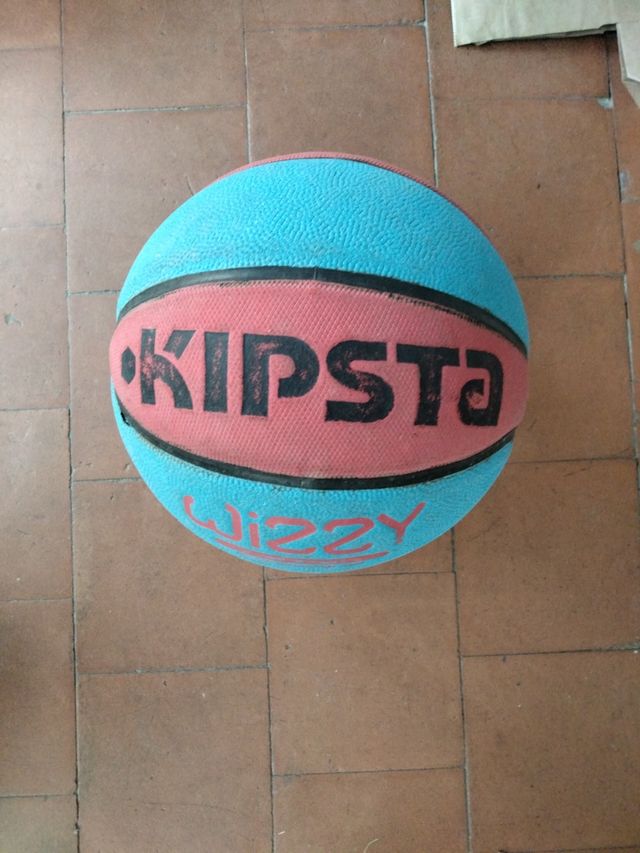 Camiseta baloncesto+ 2€ con el balón o los calceti