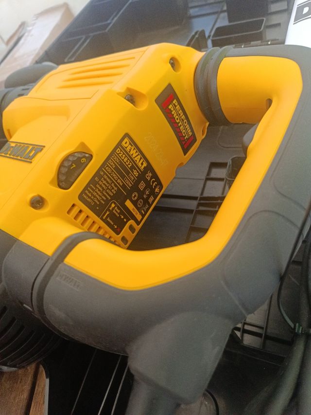 Martillo demoledor DeWalt D25832K