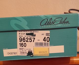 Zapatos y bolso fiesta dorados