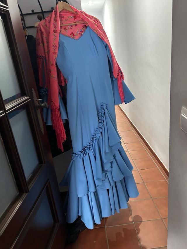 Traje Flamenca Azul - mantoncillo rosa