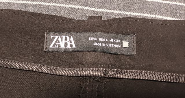 Pantalón negro estilo Carrot