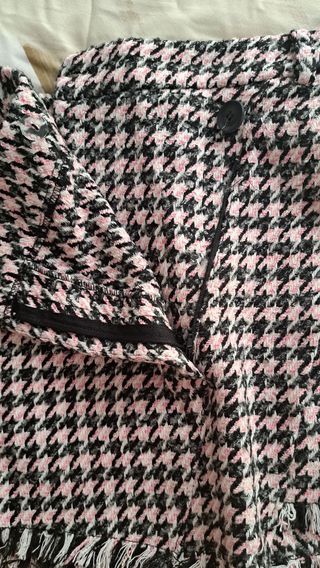 Conjunto Bershka: chaleco y falda