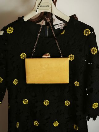 Bolso clutch amarillo