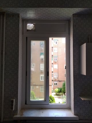 Ventana corredera de aluminio blanca