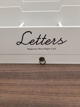 Organizador de cartas blanco de madera