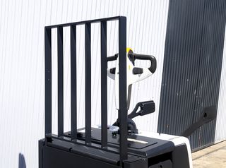 Transpaleta elevadora seminueva 2000kg