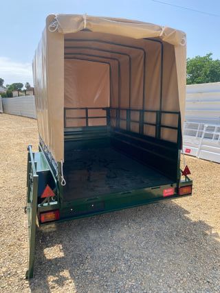Remolque cerrado con lona
