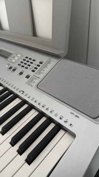 Yamaha YPT-360 Teclado Digital