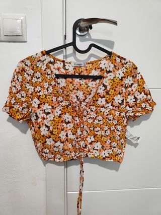 Blusa Stradivarius flores multicolor talla M
