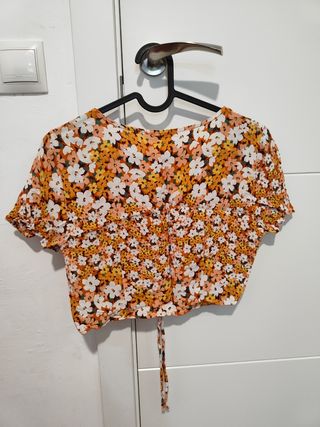 Blusa Stradivarius flores multicolor talla M