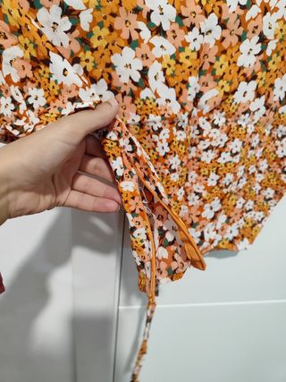 Blusa Stradivarius flores multicolor talla M