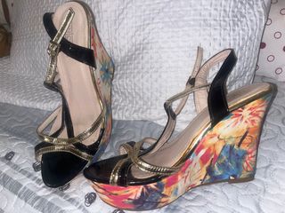 Se vende sandalias mujer