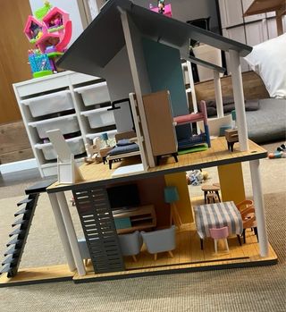 Casa de muñecas de madera