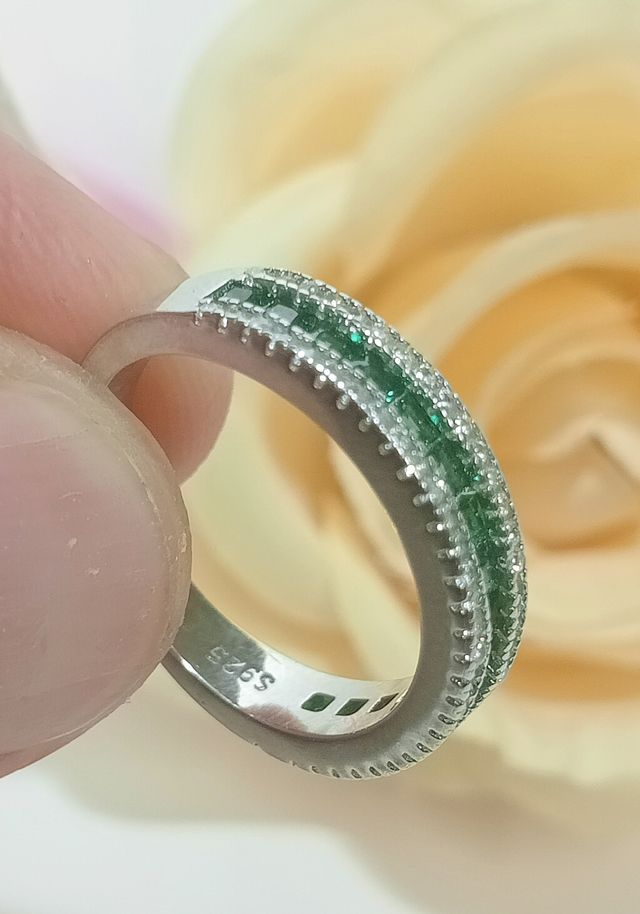 Espectacular Anillo circonitas plata 925