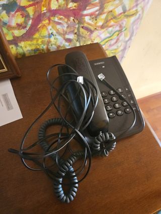 Teléfono Alcatel negro sobremesa