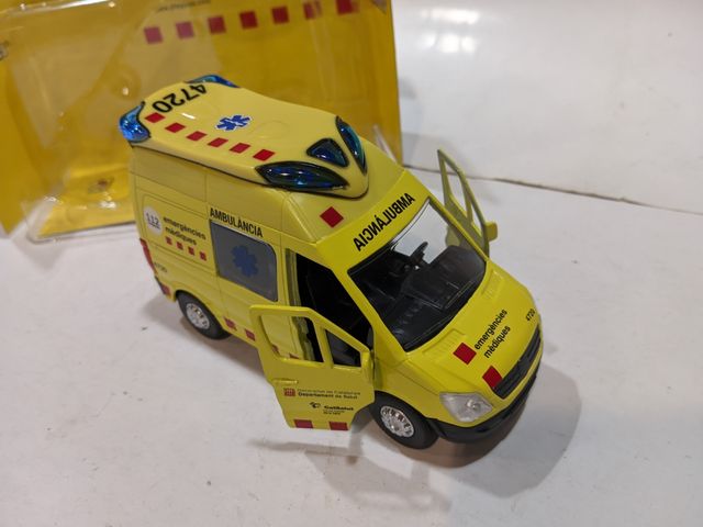 Ambulancia SEM Catalunya 1:43